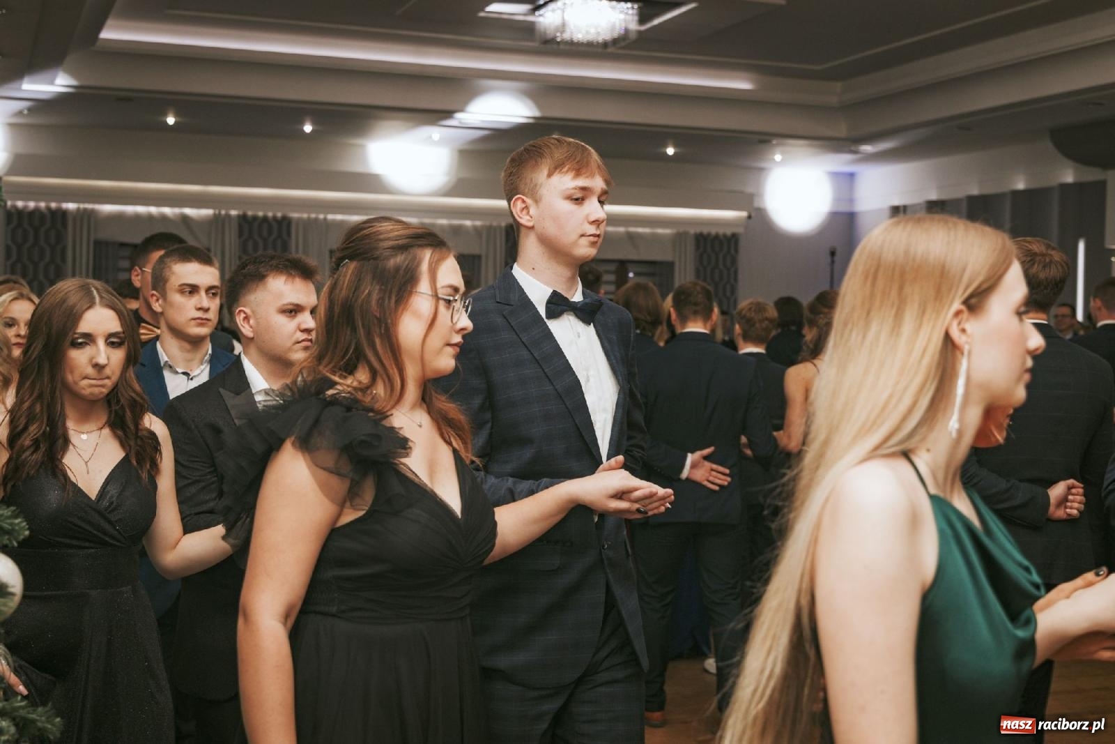 Zdjęcie w galerii na portalu naszraciborz.pl: W ZSOMS studniówka i Abraham [FOTO i WIDEO] wiadomości z regionu