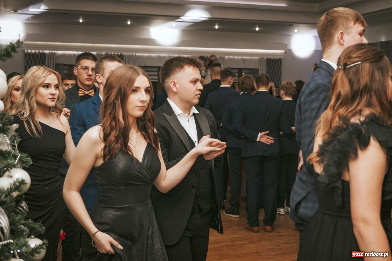 Zdjęcie w galerii na portalu naszraciborz.pl: W ZSOMS studniówka i Abraham [FOTO i WIDEO] wiadomości z regionu