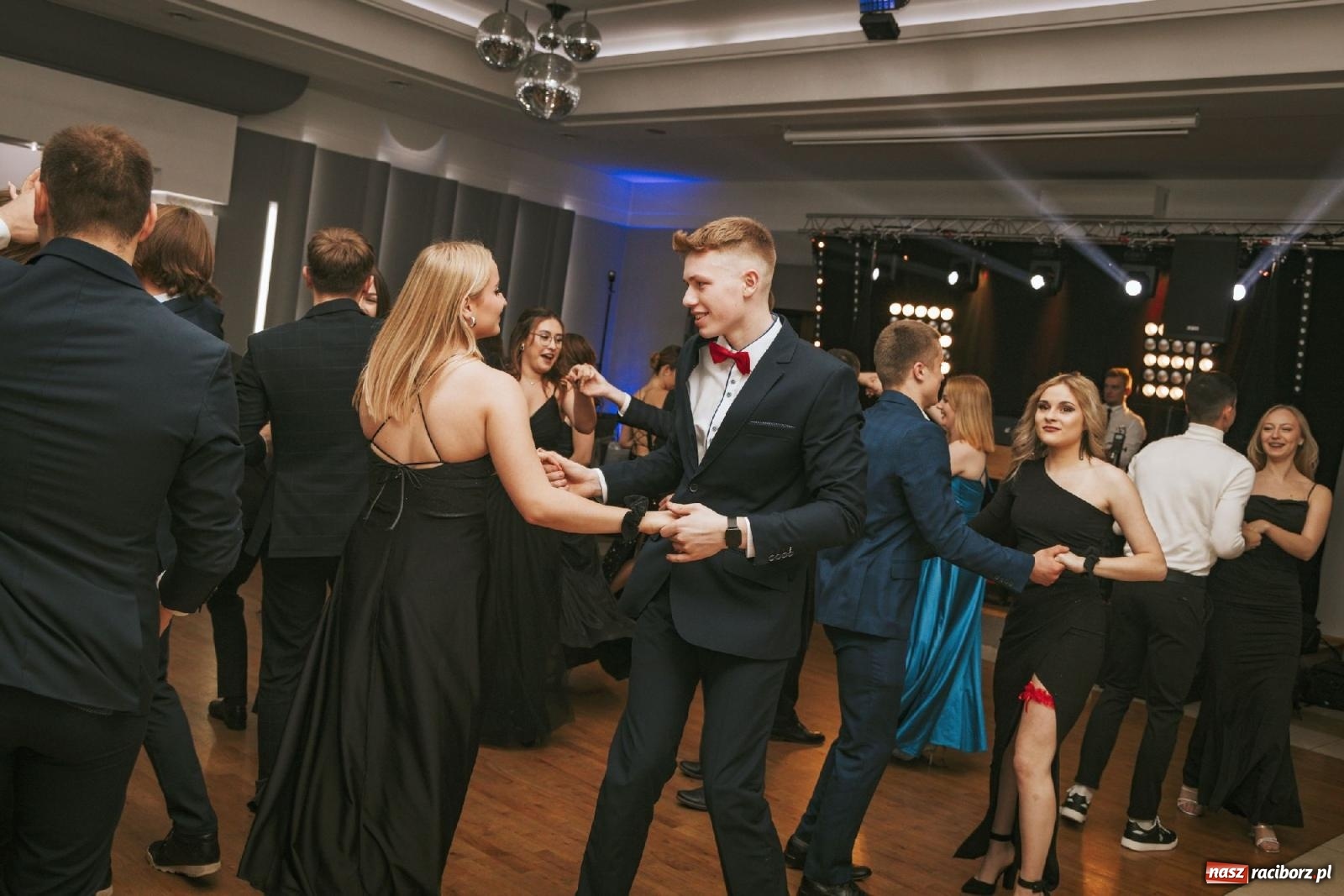 Zdjęcie w galerii na portalu naszraciborz.pl: W ZSOMS studniówka i Abraham [FOTO i WIDEO] wiadomości z regionu