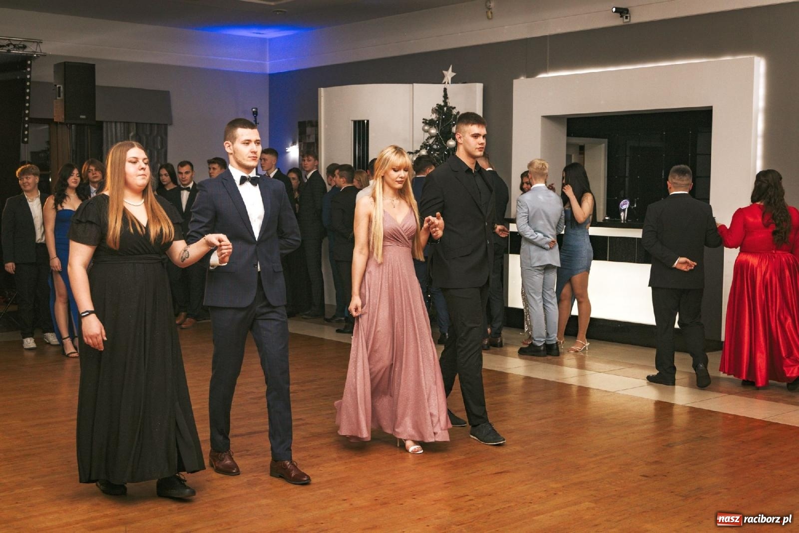 Zdjęcie w galerii na portalu naszraciborz.pl: W ZSOMS studniówka i Abraham [FOTO i WIDEO] wiadomości z regionu