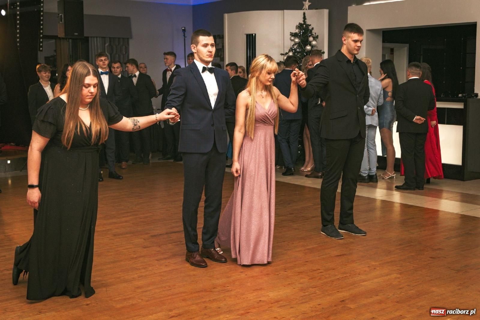 Zdjęcie w galerii na portalu naszraciborz.pl: W ZSOMS studniówka i Abraham [FOTO i WIDEO] wiadomości z regionu