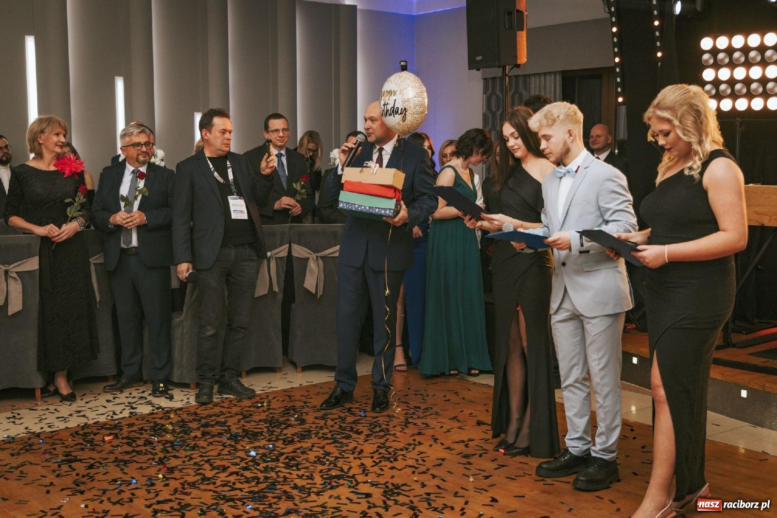 Zdjęcie w galerii na portalu naszraciborz.pl: W ZSOMS studniówka i Abraham [FOTO i WIDEO] wiadomości z regionu