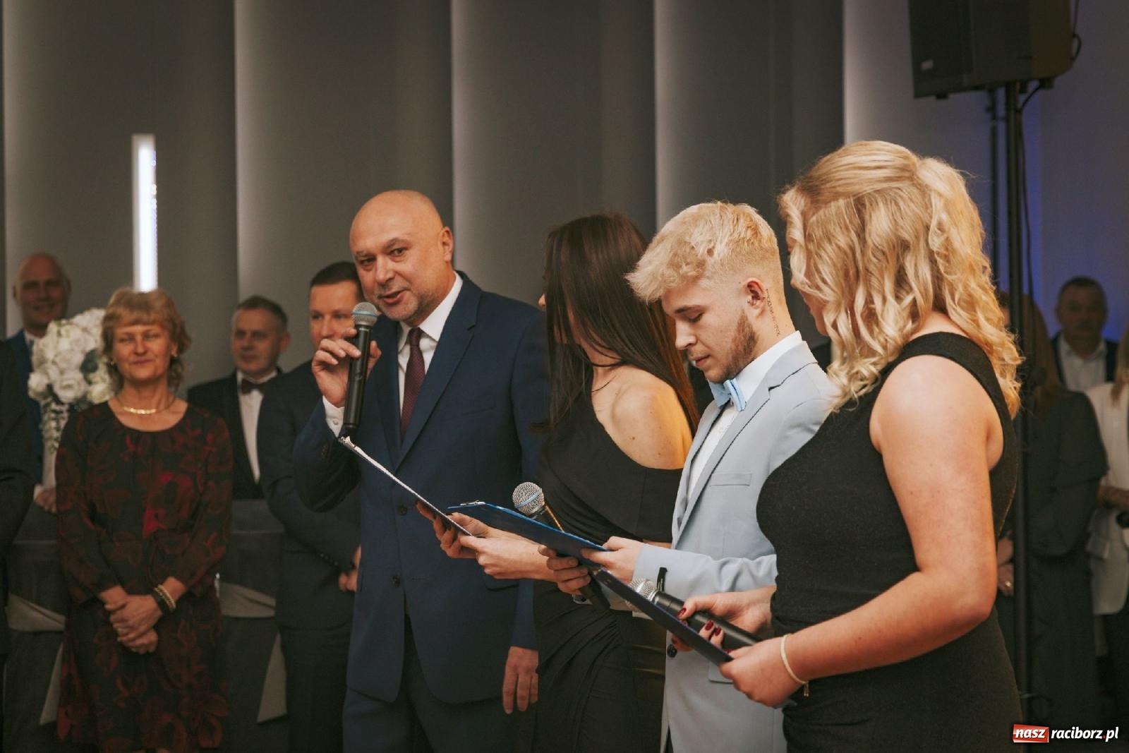 Zdjęcie w galerii na portalu naszraciborz.pl: W ZSOMS studniówka i Abraham [FOTO i WIDEO] wiadomości z regionu