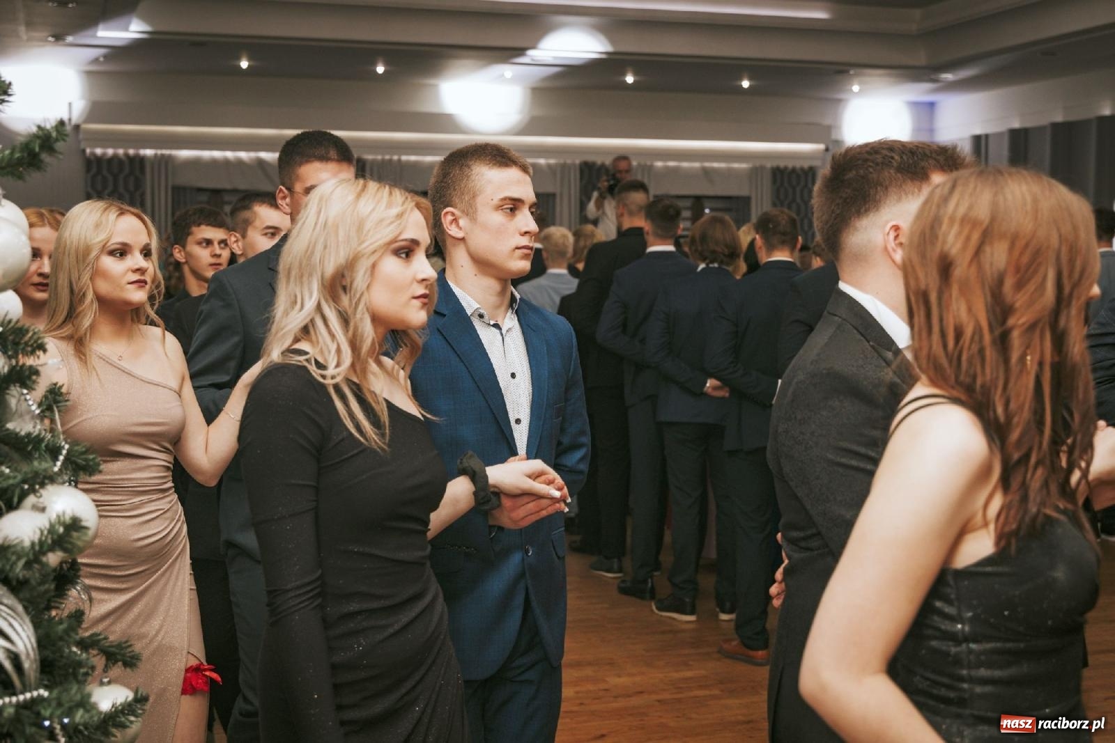 Zdjęcie w galerii na portalu naszraciborz.pl: W ZSOMS studniówka i Abraham [FOTO i WIDEO] wiadomości z regionu