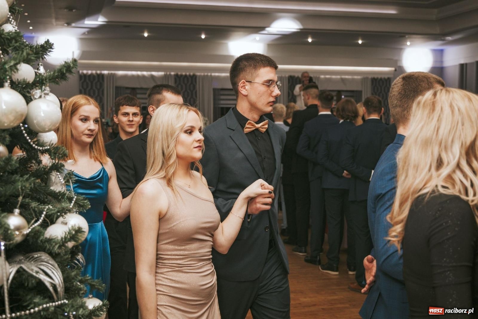 Zdjęcie w galerii na portalu naszraciborz.pl: W ZSOMS studniówka i Abraham [FOTO i WIDEO] wiadomości z regionu