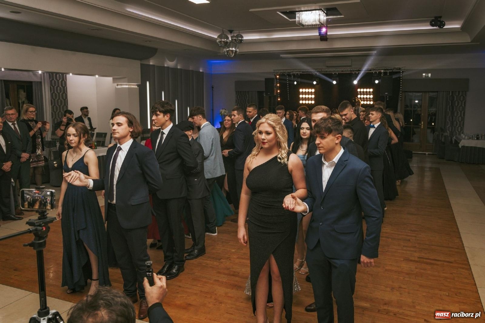 Zdjęcie w galerii na portalu naszraciborz.pl: W ZSOMS studniówka i Abraham [FOTO i WIDEO] wiadomości z regionu