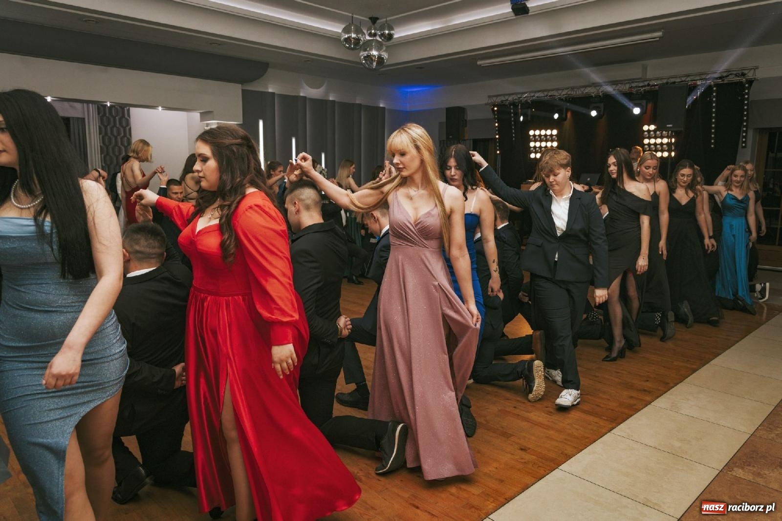 Zdjęcie w galerii na portalu naszraciborz.pl: W ZSOMS studniówka i Abraham [FOTO i WIDEO] wiadomości z regionu