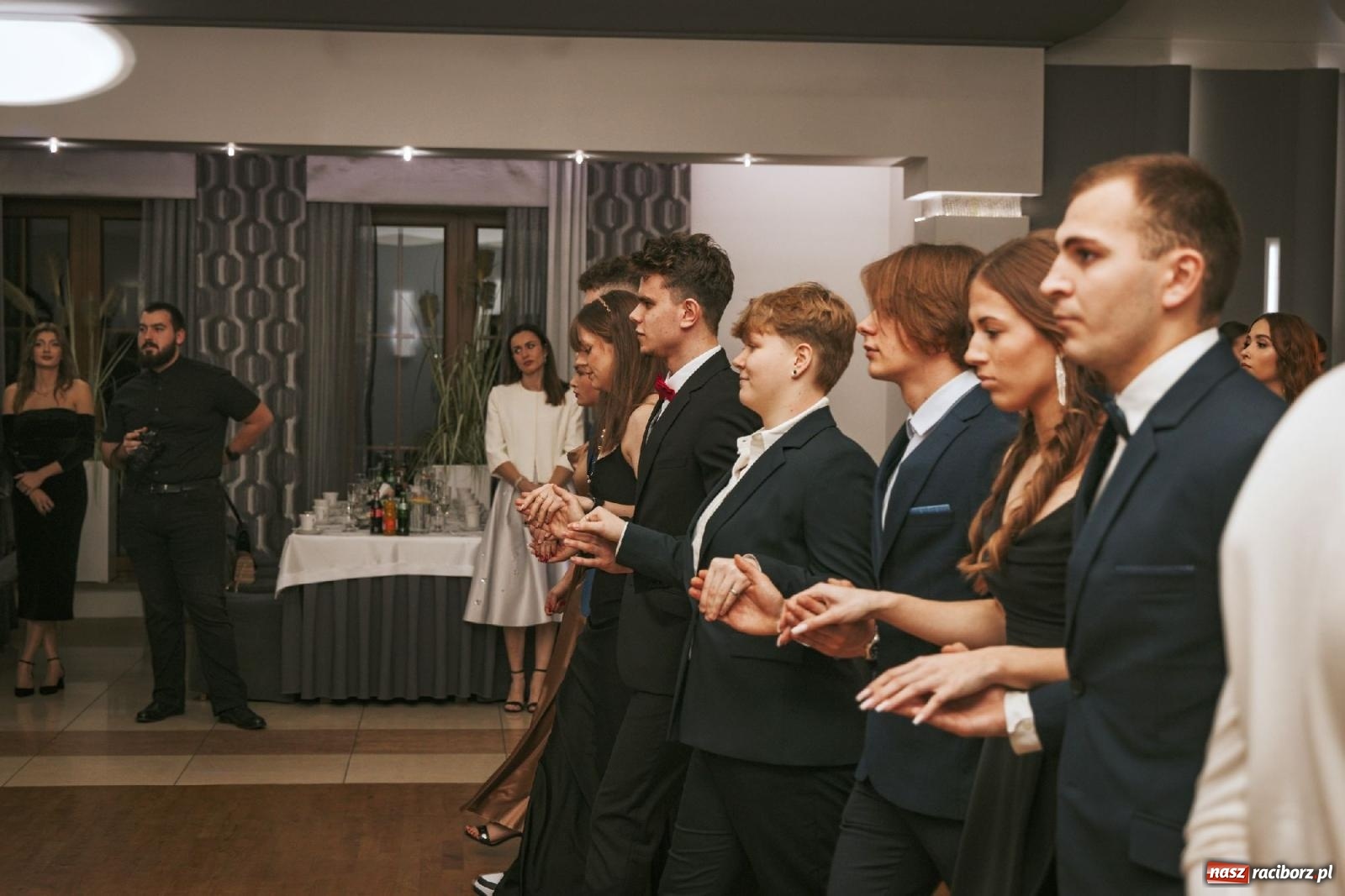 Zdjęcie w galerii na portalu naszraciborz.pl: W ZSOMS studniówka i Abraham [FOTO i WIDEO] wiadomości z regionu