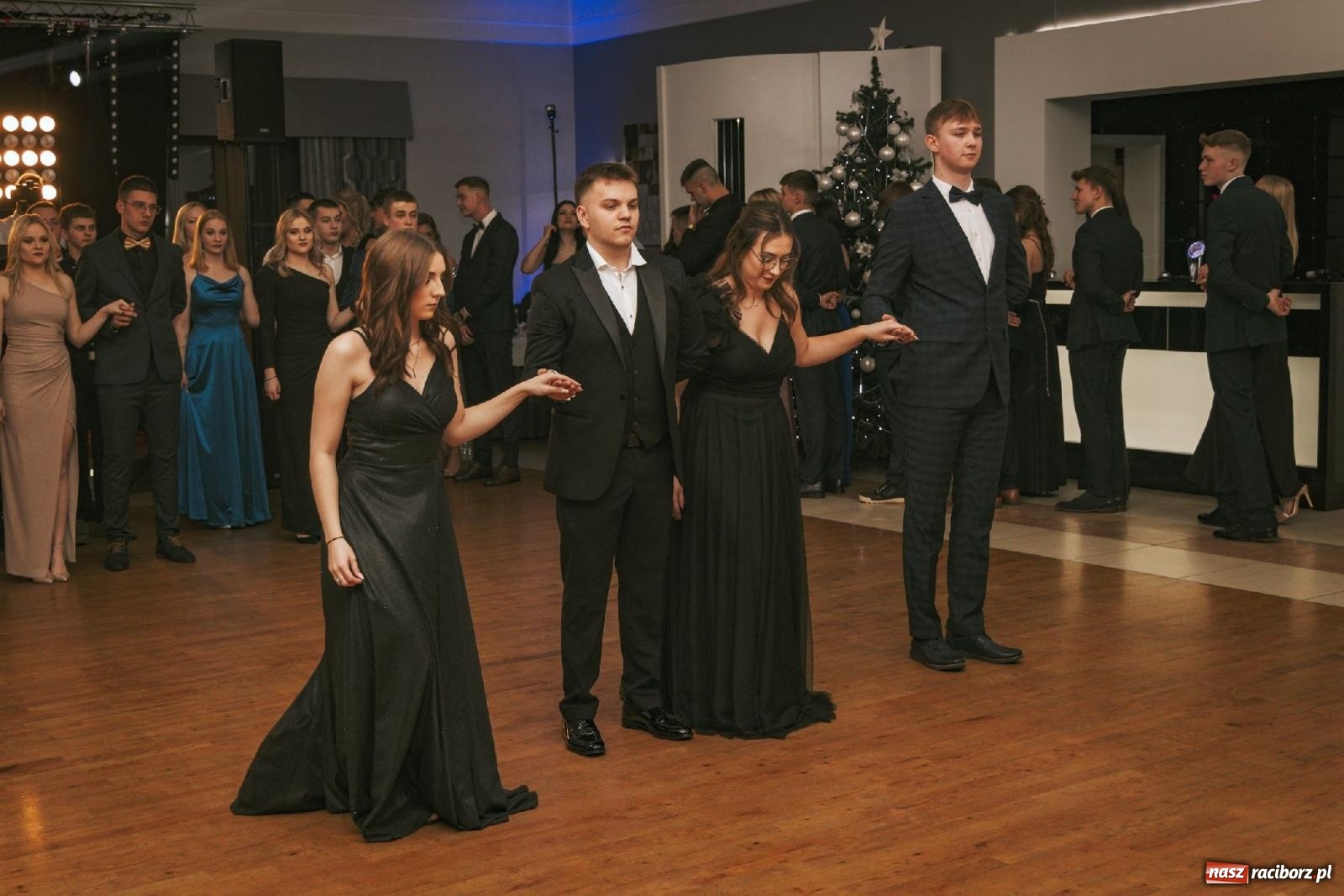 Zdjęcie w galerii na portalu naszraciborz.pl: W ZSOMS studniówka i Abraham [FOTO i WIDEO] wiadomości z regionu