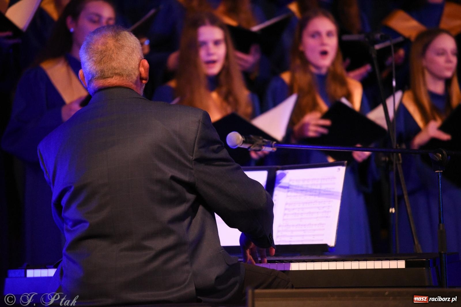 Zdjęcie w galerii na portalu naszraciborz.pl: Koncert kolęd i pastorałek chóru Bel Canto wiadomości z regionu