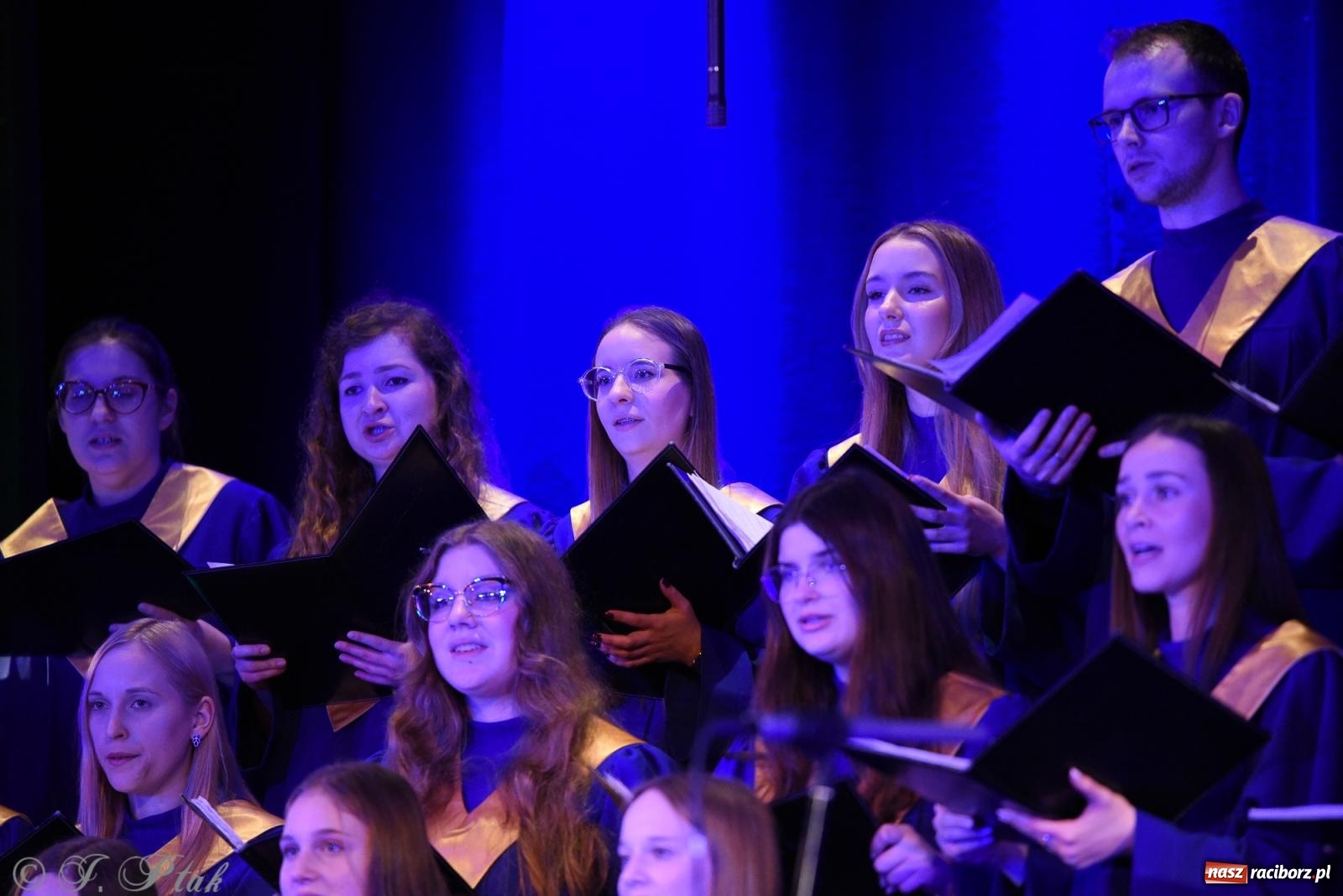 Zdjęcie w galerii na portalu naszraciborz.pl: Koncert kolęd i pastorałek chóru Bel Canto wiadomości z regionu