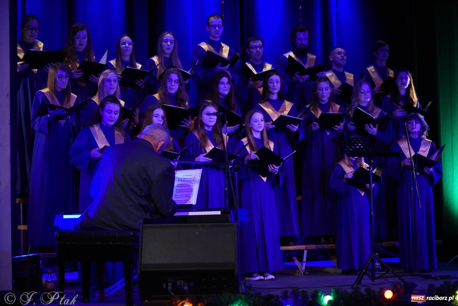 Zdjęcie w galerii na portalu naszraciborz.pl: Koncert kolęd i pastorałek chóru Bel Canto wiadomości z regionu