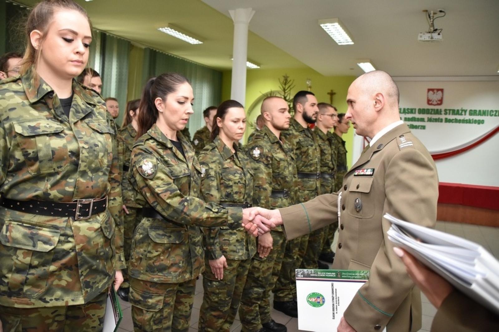Zdjęcie w galerii na portalu naszraciborz.pl: Nowi podoficerowie w Śląskim Oddziale Straży Granicznej wiadomości z regionu