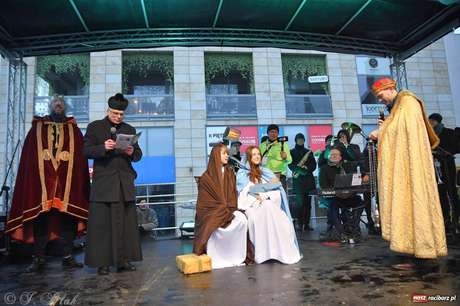 Zdjęcie w galerii na portalu naszraciborz.pl: Raciborski Orszak Trzech Króli [FOTO i WIDEO] wiadomości z regionu