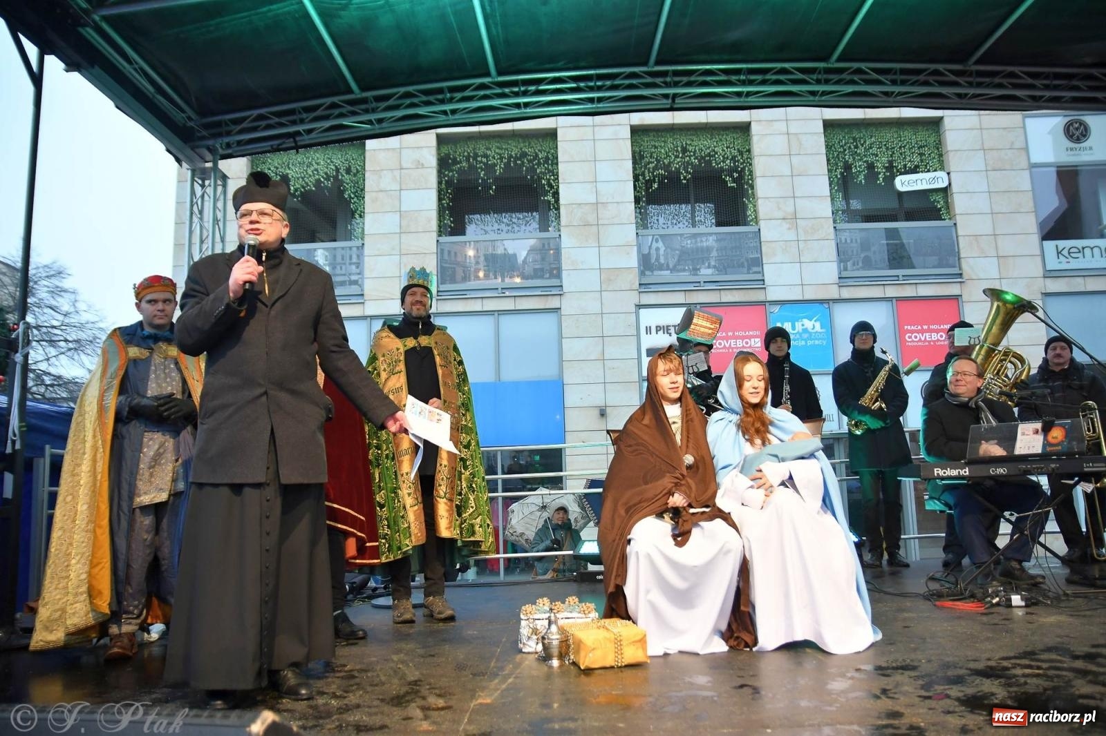 Zdjęcie w galerii na portalu naszraciborz.pl: Raciborski Orszak Trzech Króli [FOTO i WIDEO] wiadomości z regionu