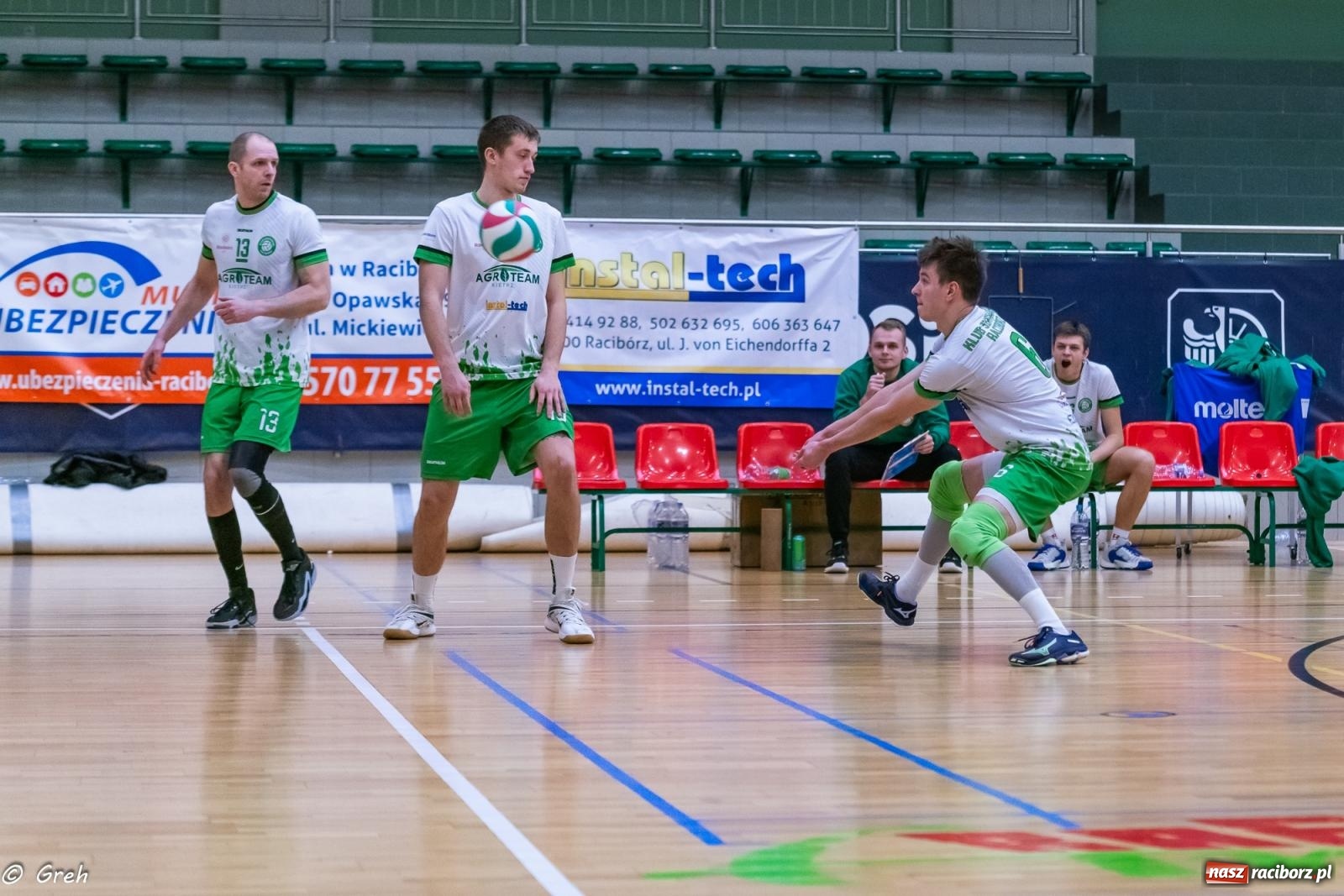 Zdjęcie w galerii na portalu naszraciborz.pl: Choć liderowi się postawili, punktów nie zdobyli [FOTO i WIDEO] wiadomości z regionu