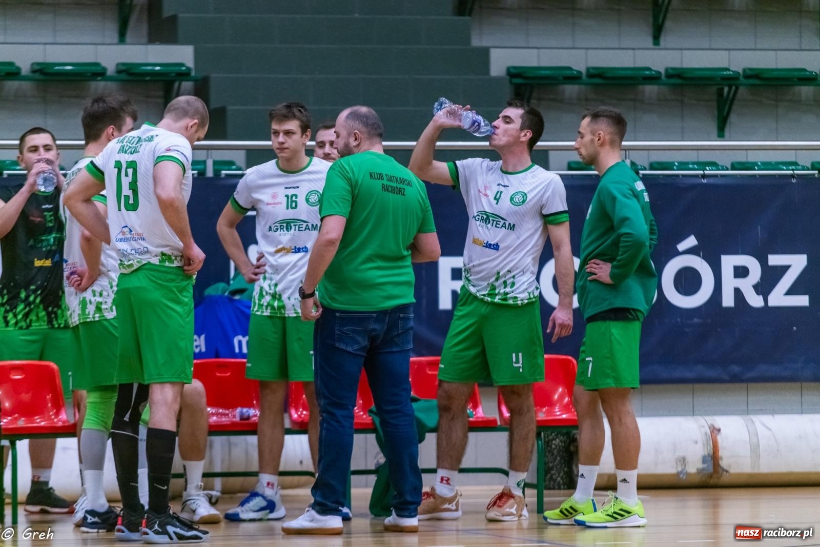 Zdjęcie w galerii na portalu naszraciborz.pl: Choć liderowi się postawili, punktów nie zdobyli [FOTO i WIDEO] wiadomości z regionu