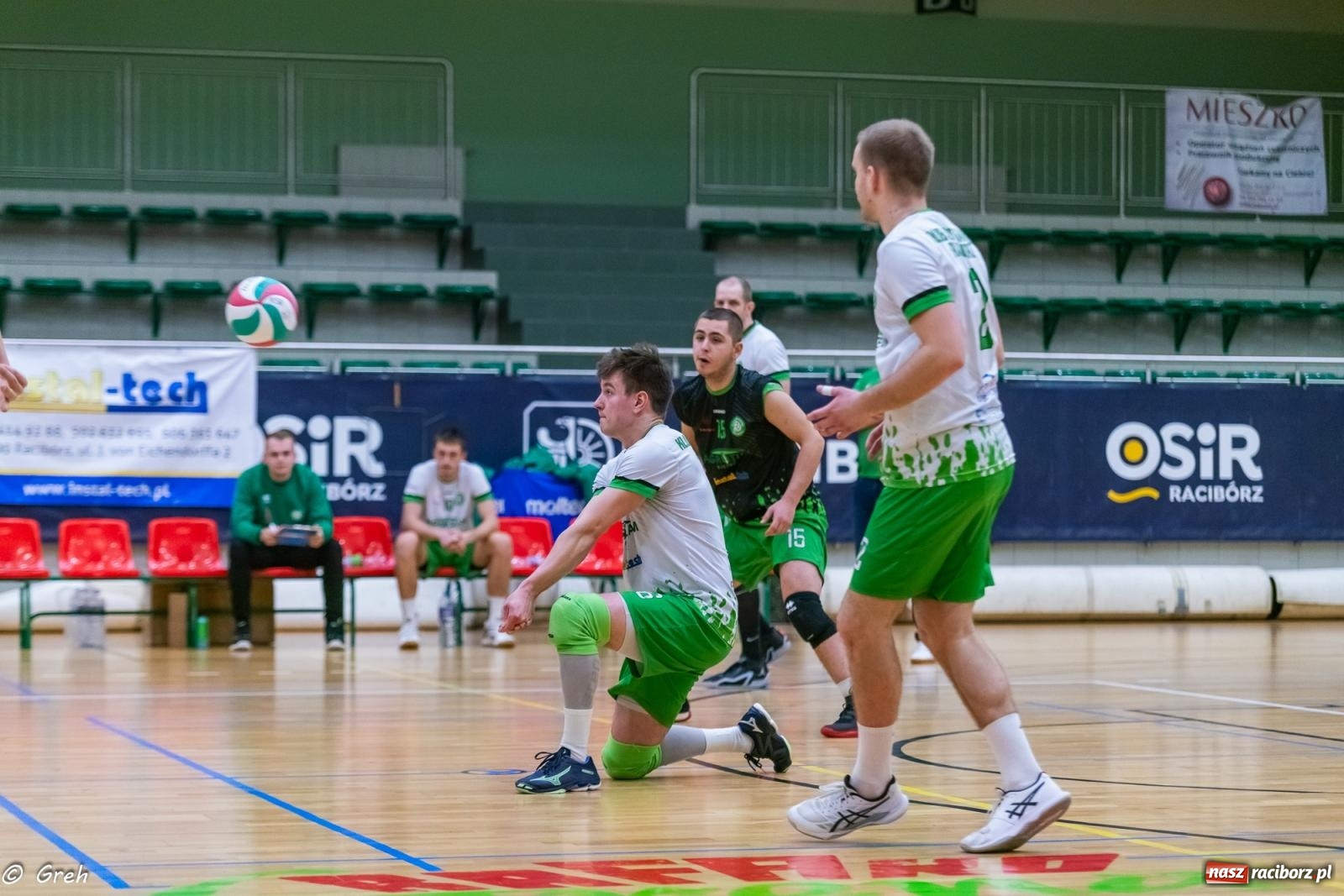 Zdjęcie w galerii na portalu naszraciborz.pl: Choć liderowi się postawili, punktów nie zdobyli [FOTO i WIDEO] wiadomości z regionu