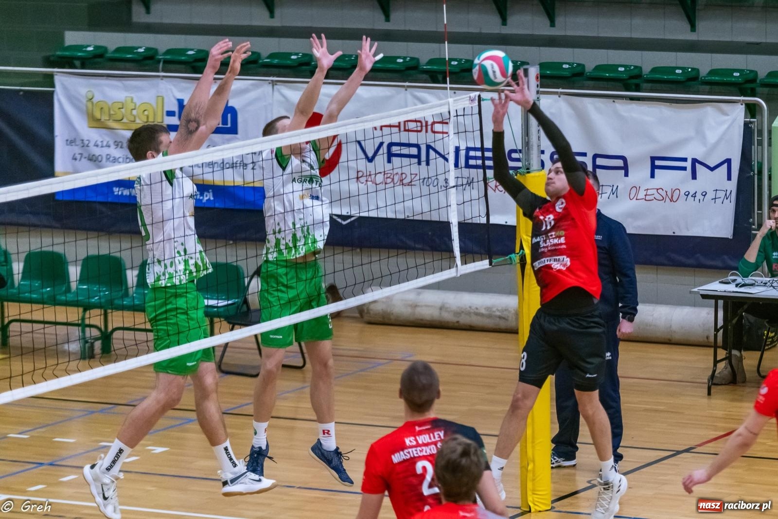 Zdjęcie w galerii na portalu naszraciborz.pl: Choć liderowi się postawili, punktów nie zdobyli [FOTO i WIDEO] wiadomości z regionu