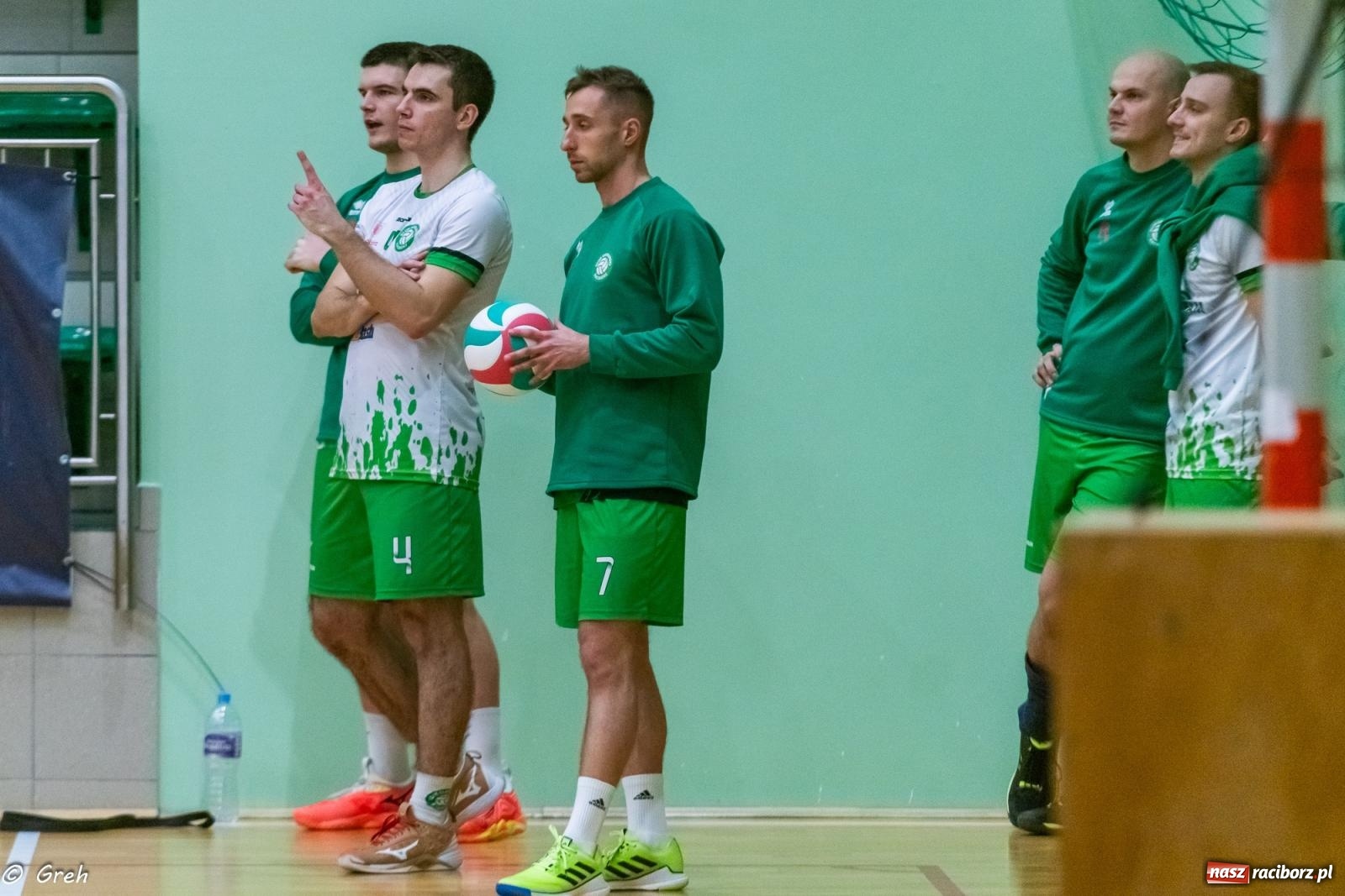 Zdjęcie w galerii na portalu naszraciborz.pl: Choć liderowi się postawili, punktów nie zdobyli [FOTO i WIDEO] wiadomości z regionu