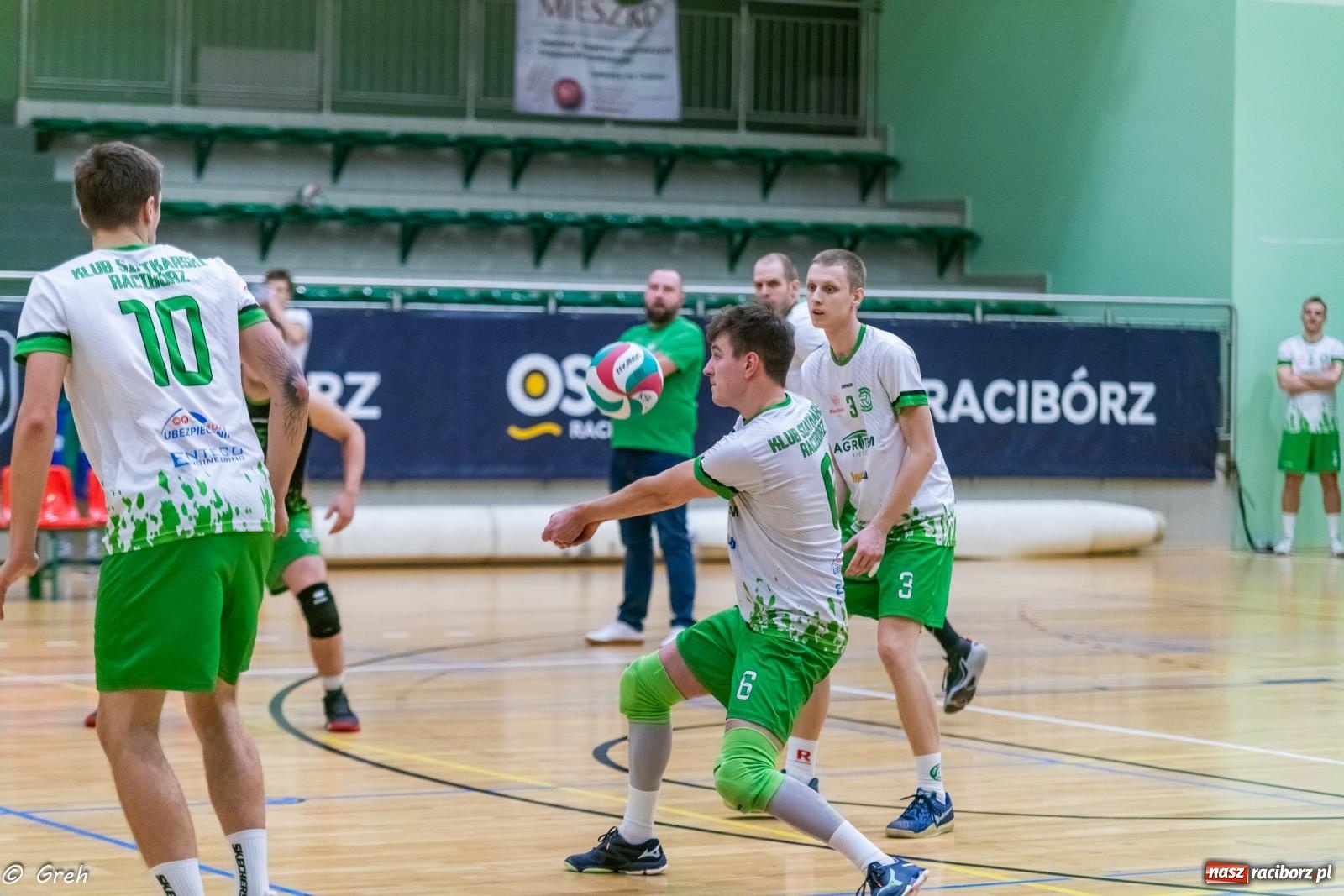 Zdjęcie w galerii na portalu naszraciborz.pl: Choć liderowi się postawili, punktów nie zdobyli [FOTO i WIDEO] wiadomości z regionu