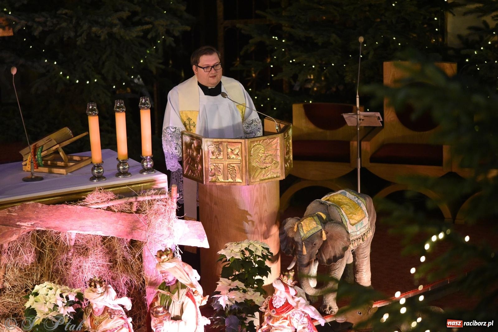 Zdjęcie w galerii na portalu naszraciborz.pl: Goście z Opola zagrali w okrąglaku [FOTO] wiadomości z regionu