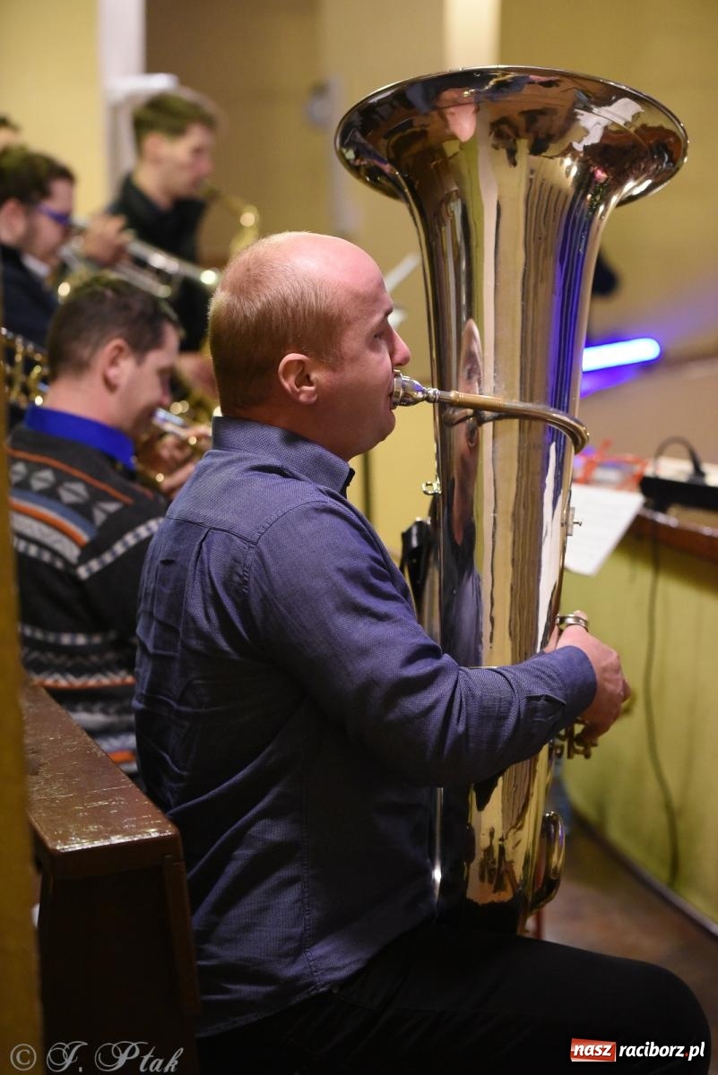 Zdjęcie w galerii na portalu naszraciborz.pl: Goście z Opola zagrali w okrąglaku [FOTO] wiadomości z regionu