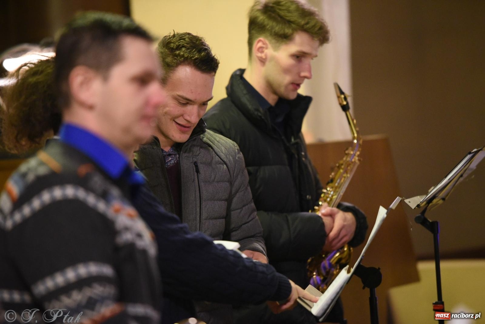 Zdjęcie w galerii na portalu naszraciborz.pl: Goście z Opola zagrali w okrąglaku [FOTO] wiadomości z regionu