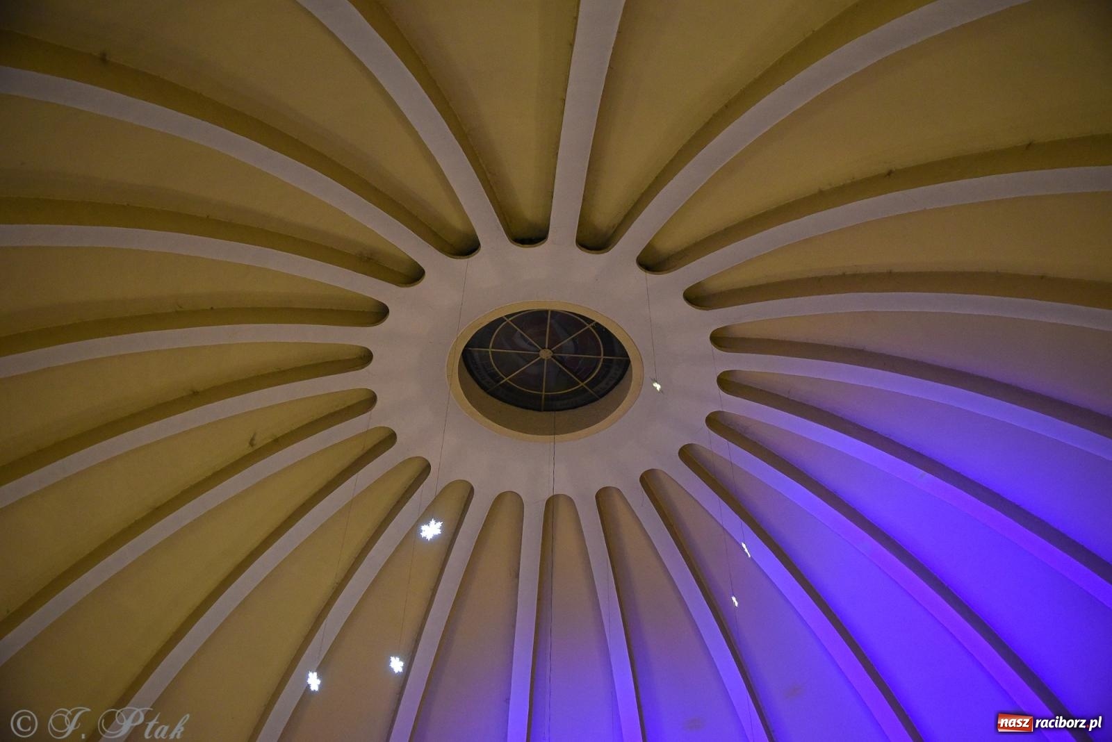 Zdjęcie w galerii na portalu naszraciborz.pl: Goście z Opola zagrali w okrąglaku [FOTO] wiadomości z regionu