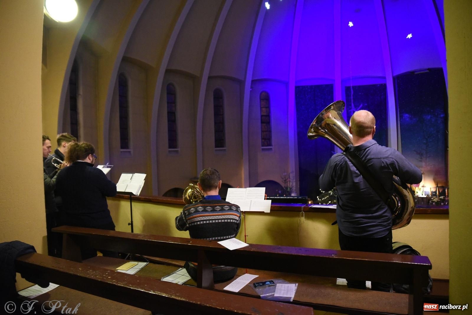 Zdjęcie w galerii na portalu naszraciborz.pl: Goście z Opola zagrali w okrąglaku [FOTO] wiadomości z regionu