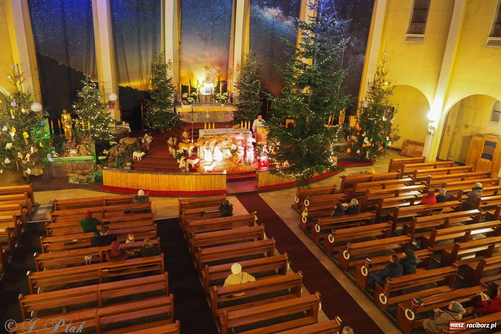 Zdjęcie w galerii na portalu naszraciborz.pl: Goście z Opola zagrali w okrąglaku [FOTO] wiadomości z regionu