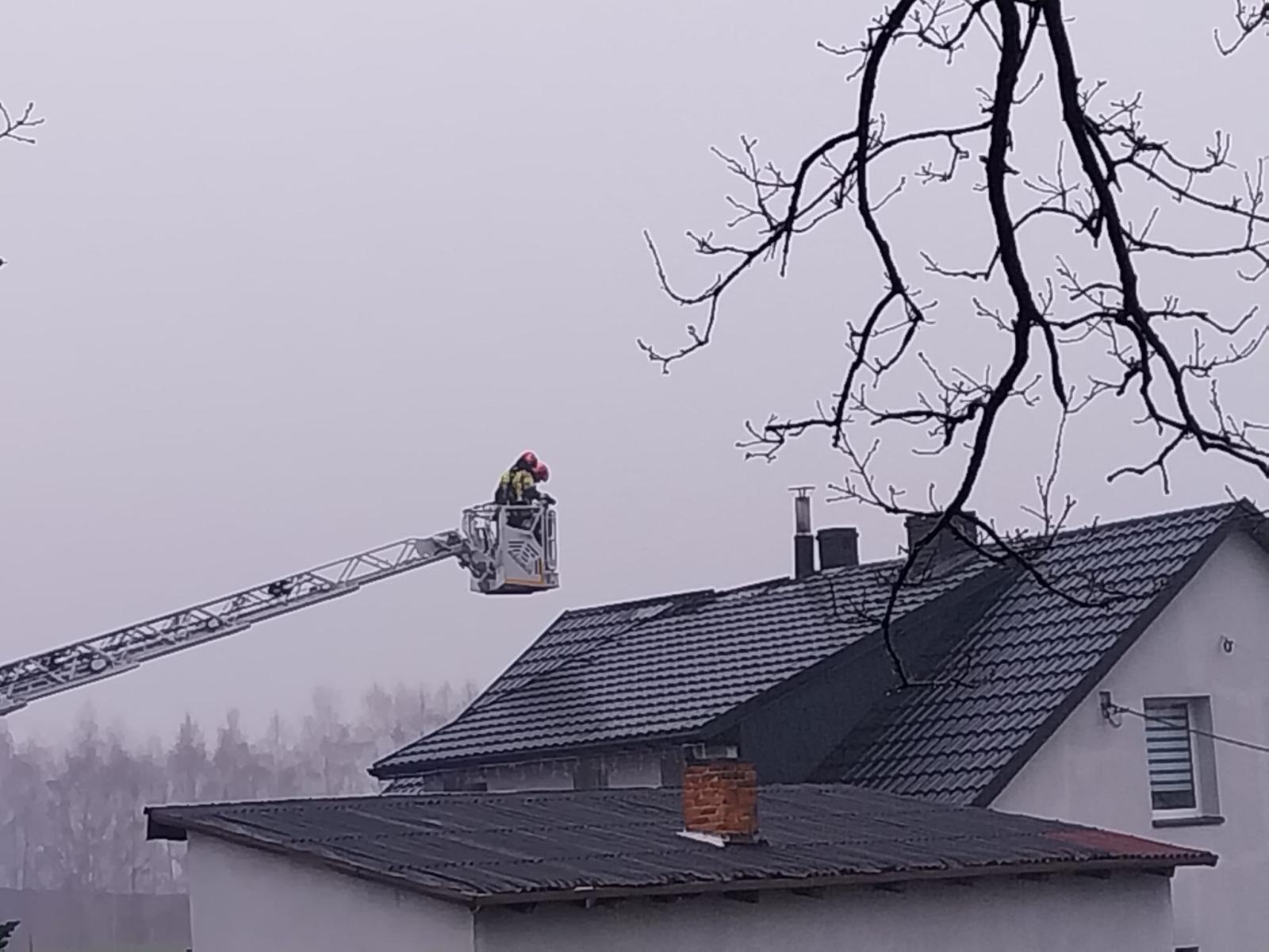 Zdjęcie w galerii na portalu naszraciborz.pl: Spore straty w pożarze poddasza w Rzuchowie wiadomości z regionu