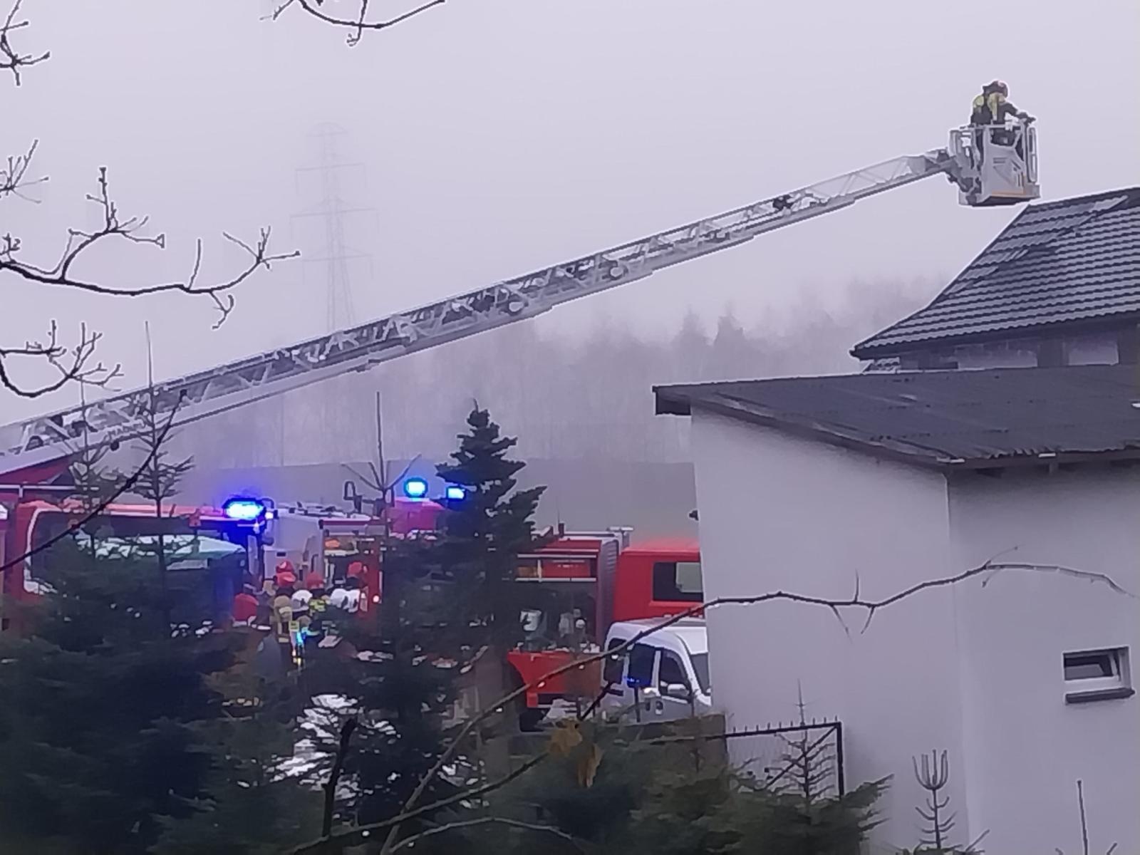 Zdjęcie w galerii na portalu naszraciborz.pl: Spore straty w pożarze poddasza w Rzuchowie wiadomości z regionu