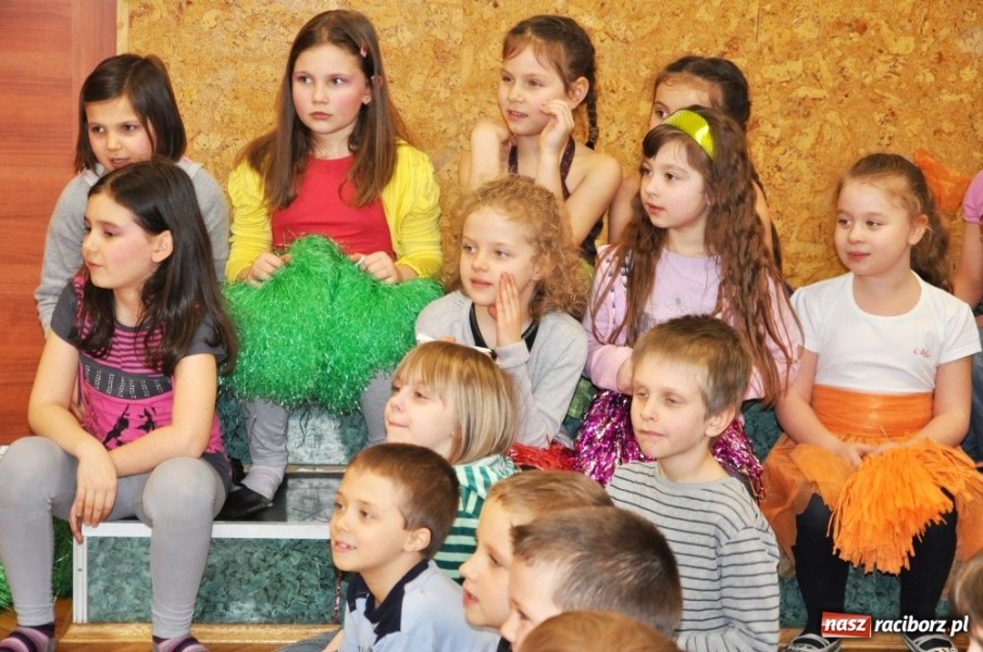 Zdjęcie w galerii na portalu naszraciborz.pl: Walentynkowe konkurencje w SP 13 wiadomości z regionu