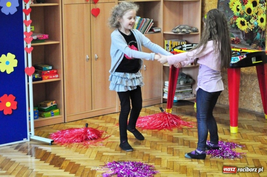 Zdjęcie w galerii na portalu naszraciborz.pl: Walentynkowe konkurencje w SP 13 wiadomości z regionu