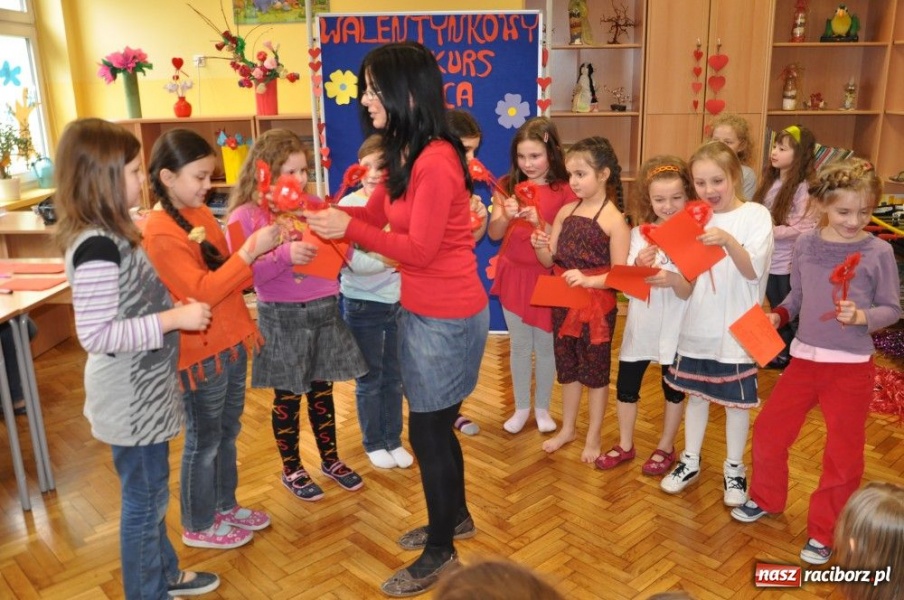 Zdjęcie w galerii na portalu naszraciborz.pl: Walentynkowe konkurencje w SP 13 wiadomości z regionu