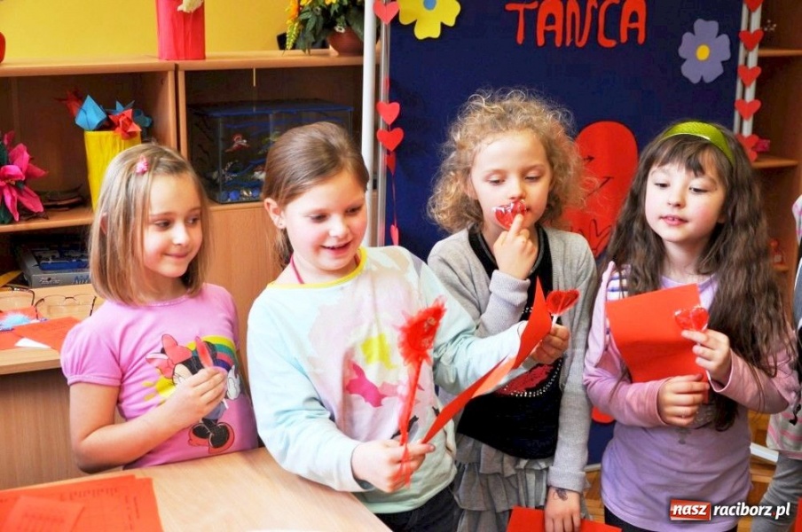 Zdjęcie w galerii na portalu naszraciborz.pl: Walentynkowe konkurencje w SP 13 wiadomości z regionu