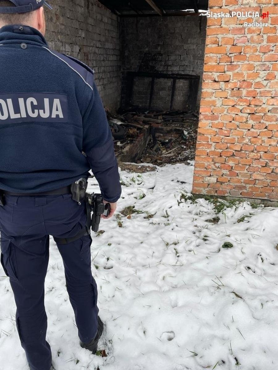 Zdjęcie w galerii na portalu naszraciborz.pl: Gdy nadchodzą mrozy policjanci z Raciborza nie są obojętni wiadomości z regionu