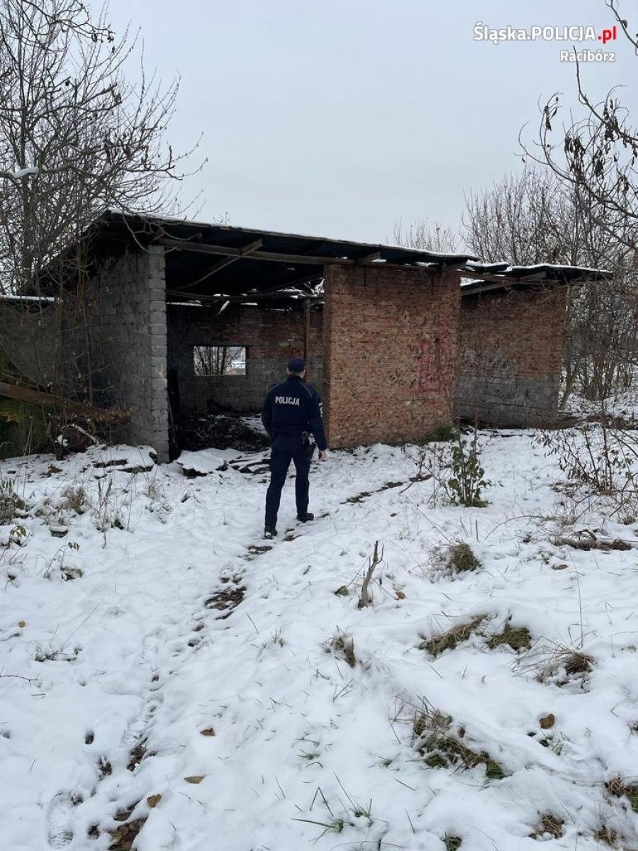 Zdjęcie w galerii na portalu naszraciborz.pl: Gdy nadchodzą mrozy policjanci z Raciborza nie są obojętni wiadomości z regionu