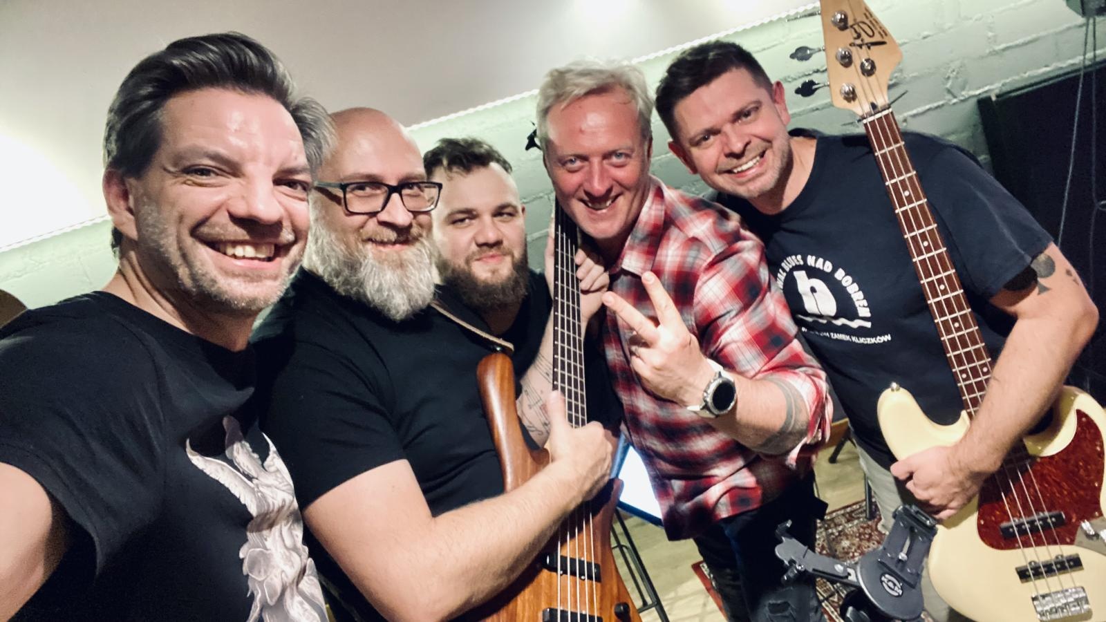 Zdjęcie w galerii na portalu naszraciborz.pl: Wyjątkowy koncert kolędowy zespołu Bartnicky już w sobotę w Kietrzu! wiadomości z regionu