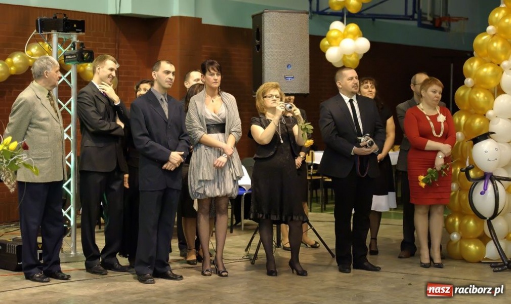 Zdjęcie w galerii na portalu naszraciborz.pl: Studniówka w Mickiewiczu wiadomości z regionu