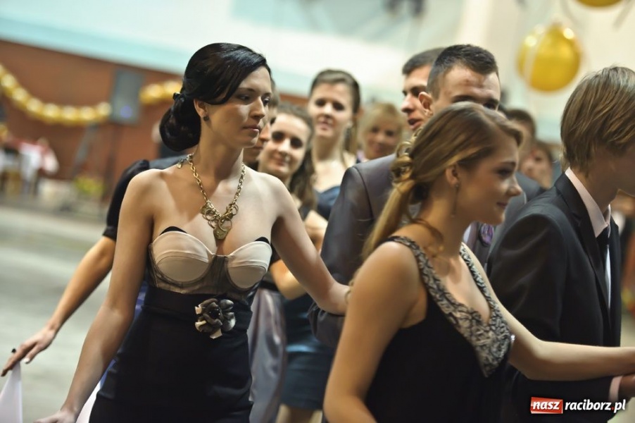 Zdjęcie w galerii na portalu naszraciborz.pl: Studniówka w Mickiewiczu wiadomości z regionu