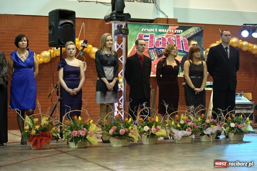 Zdjęcie w galerii na portalu naszraciborz.pl: Studniówka w Mickiewiczu wiadomości z regionu