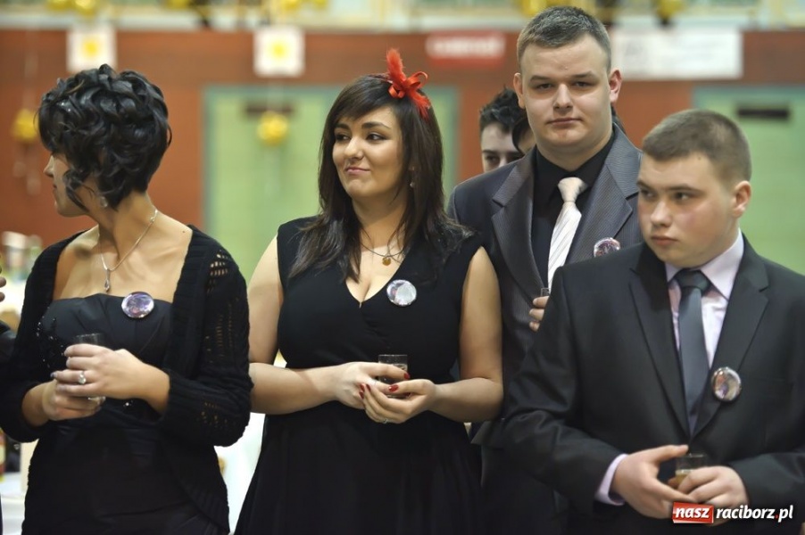 Zdjęcie w galerii na portalu naszraciborz.pl: Studniówka w Mickiewiczu wiadomości z regionu