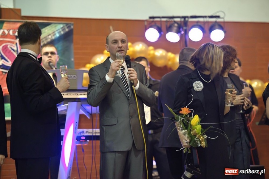 Zdjęcie w galerii na portalu naszraciborz.pl: Studniówka w Mickiewiczu wiadomości z regionu