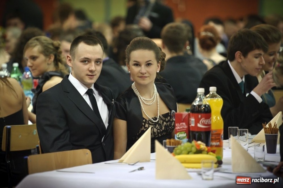 Zdjęcie w galerii na portalu naszraciborz.pl: Studniówka w Mickiewiczu wiadomości z regionu