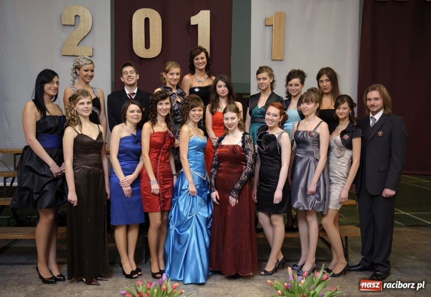 Zdjęcie w galerii na portalu naszraciborz.pl: Studniówka w Mickiewiczu wiadomości z regionu