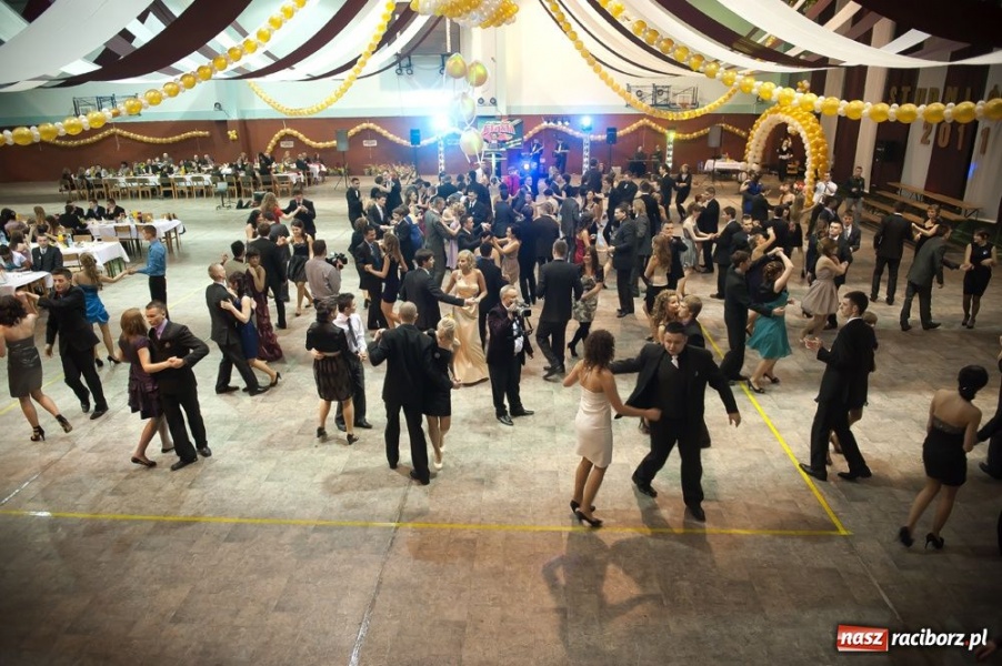 Zdjęcie w galerii na portalu naszraciborz.pl: Studniówka w Mickiewiczu wiadomości z regionu