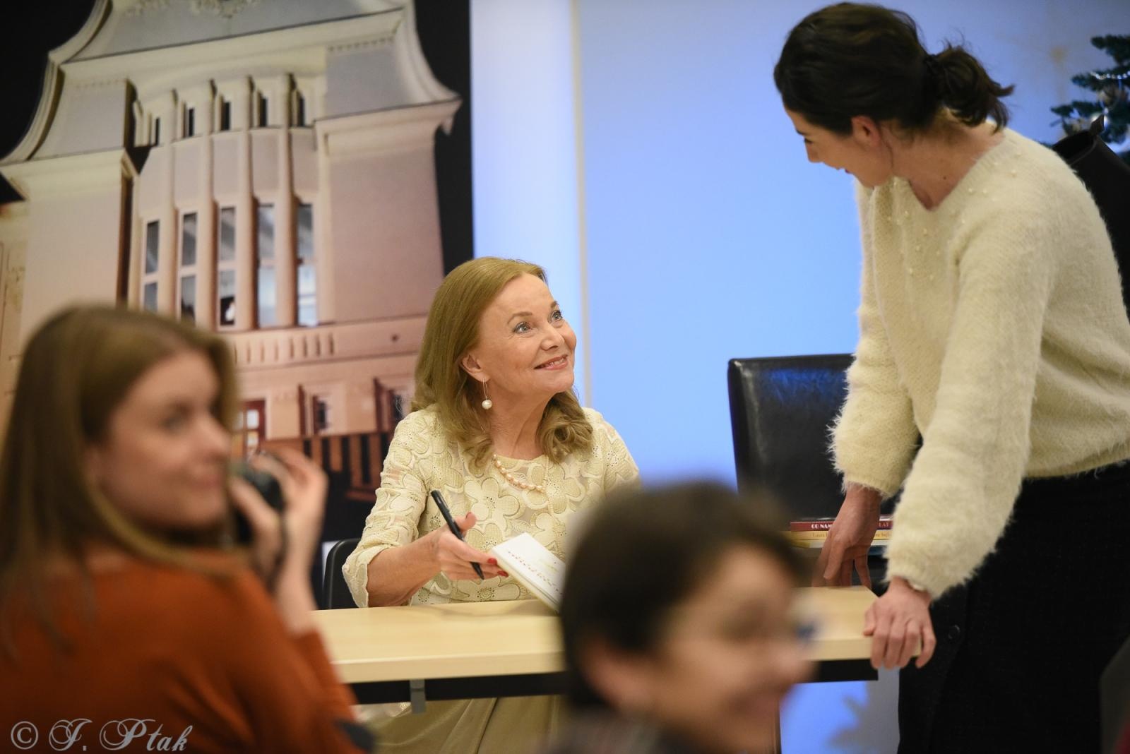 Zdjęcie w galerii na portalu naszraciborz.pl: Filmowa Gabriela z serialu Klan wystąpiła w Raciborzu wiadomości z regionu