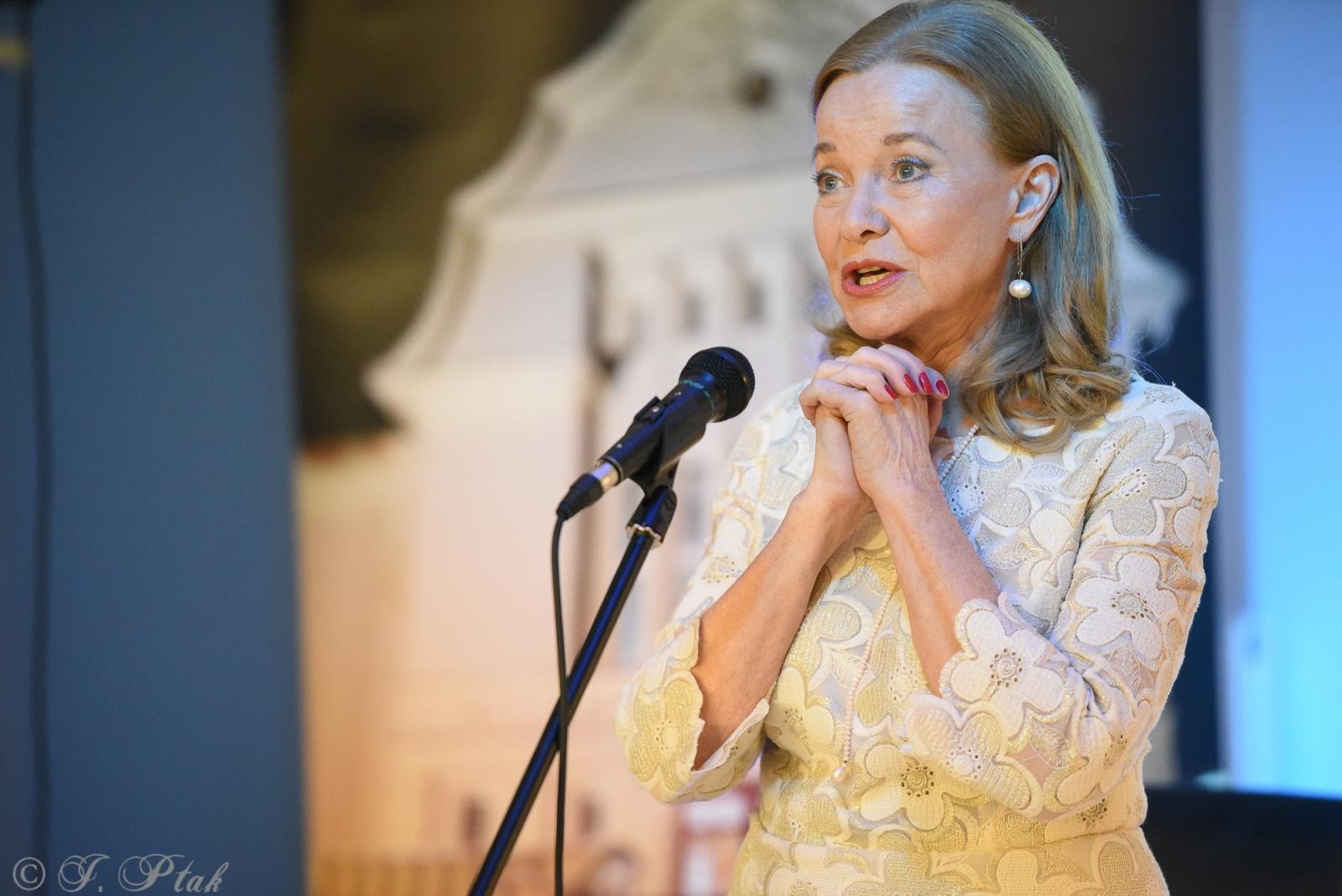 Zdjęcie w galerii na portalu naszraciborz.pl: Filmowa Gabriela z serialu Klan wystąpiła w Raciborzu wiadomości z regionu